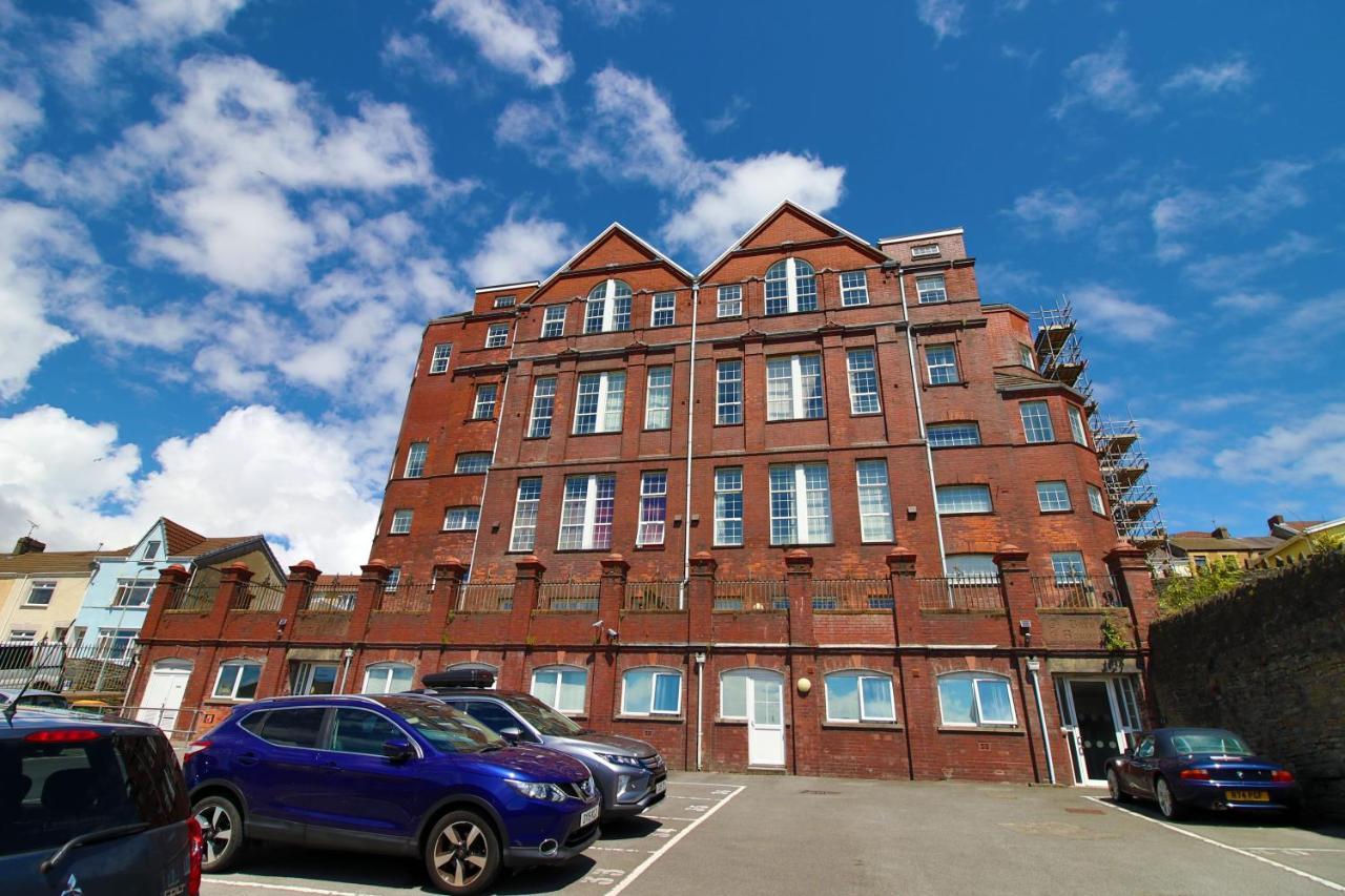 St Thomas Loft Views By Ssw - 2Br, Parking, Sleeps 4, Easy Access To City Centre, Marina, Beach And M4 Swansea Dış mekan fotoğraf