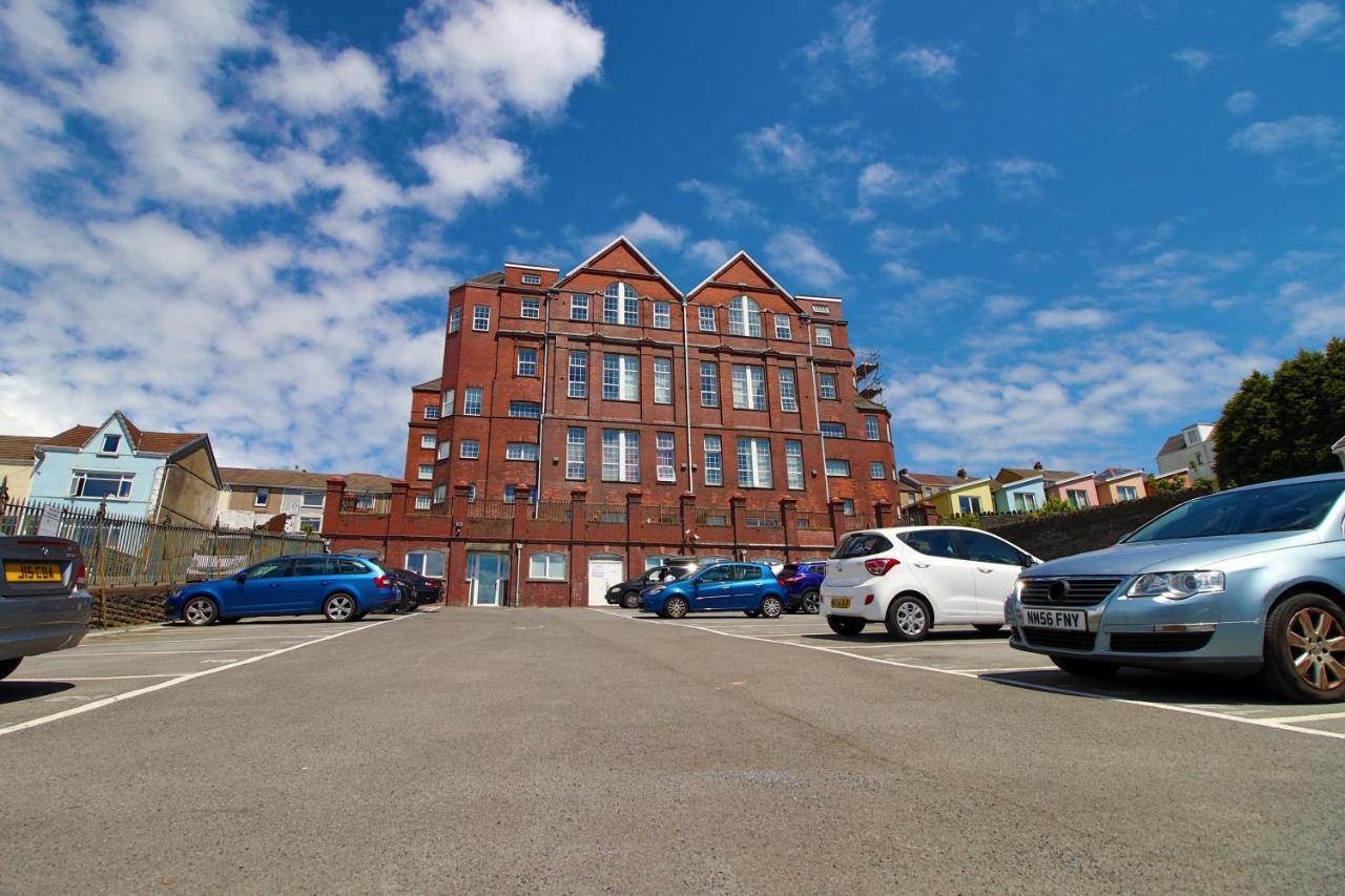 St Thomas Loft Views By Ssw - 2Br, Parking, Sleeps 4, Easy Access To City Centre, Marina, Beach And M4 Swansea Dış mekan fotoğraf